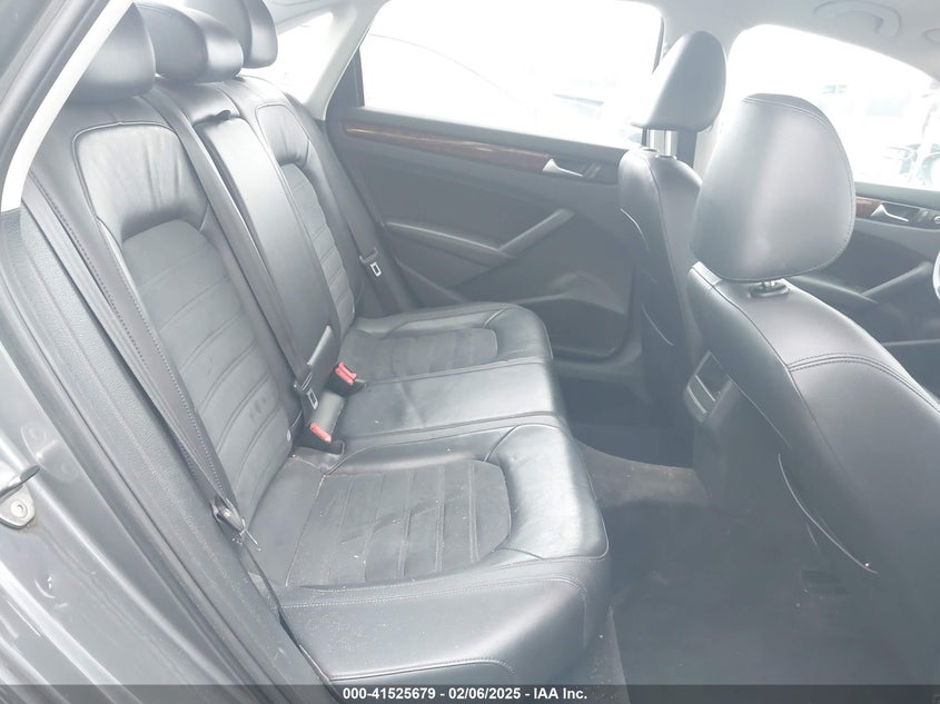2012 VOLKSWAGEN PASSAT VIN: 1VWCN7A32CC068946