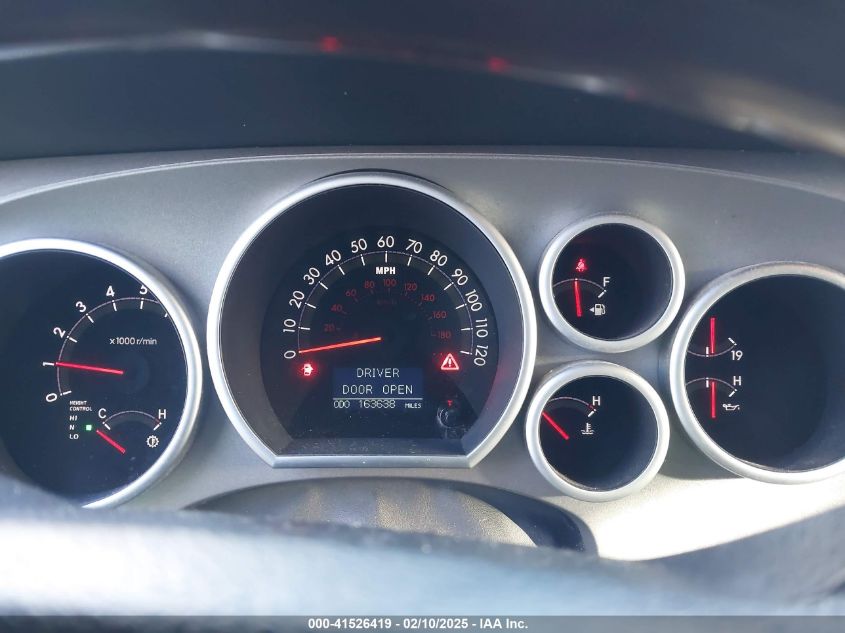 2011 Toyota Sequoia Platinum 5.7L V8 VIN: 5TDDY5G10BS048023 Lot: 41526419