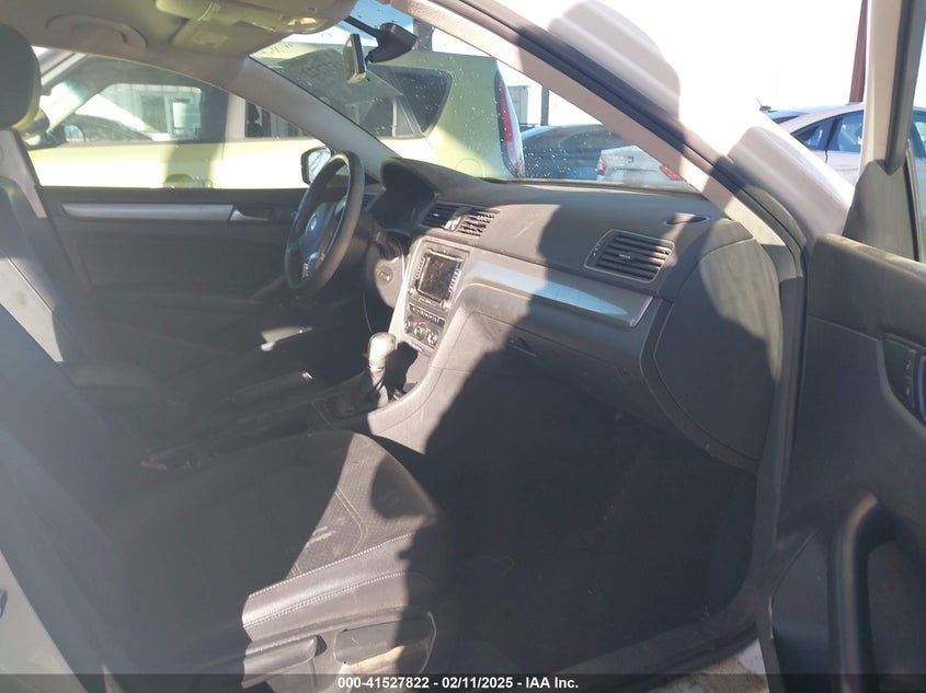 2015 VOLKSWAGEN PASSAT VIN: 1VWAT7A3XFC109969