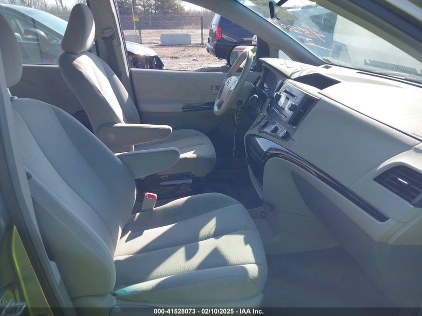 2011 TOYOTA SIENNA VIN: 5TDZK3DC4BS022350