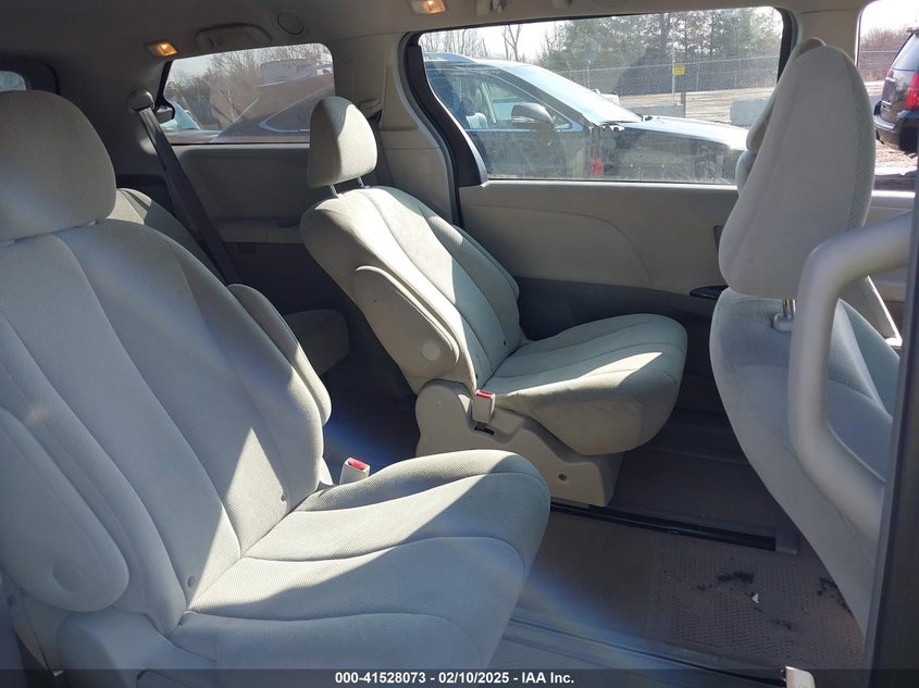 2011 TOYOTA SIENNA VIN: 5TDZK3DC4BS022350