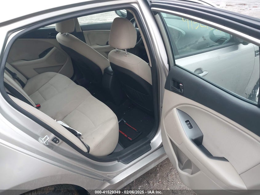 2015 KIA OPTIMA VIN: KNAGM4A77F5586629