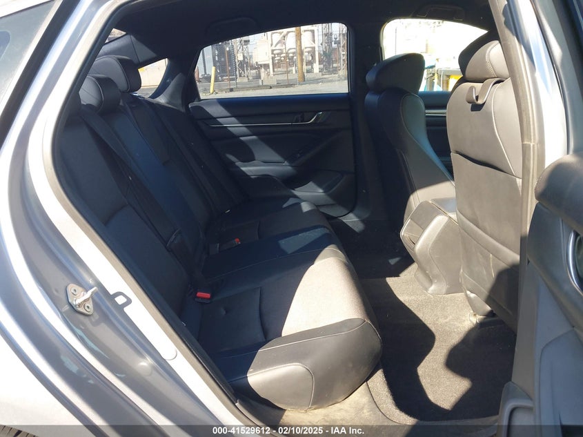 2018 HONDA ACCORD VIN: 1HGCV1F31JA191060