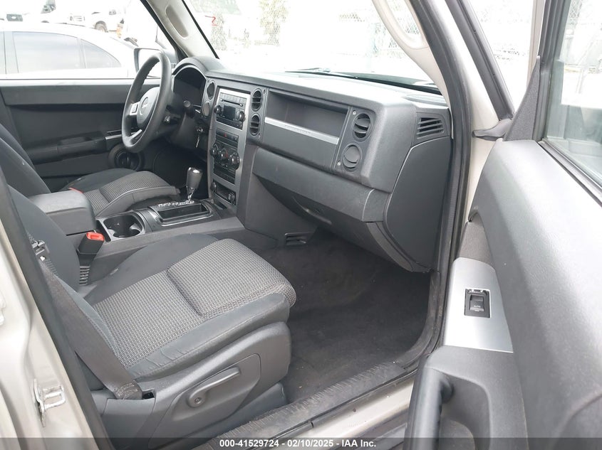 2008 JEEP COMMANDER VIN: 1J8HH48K28C155497