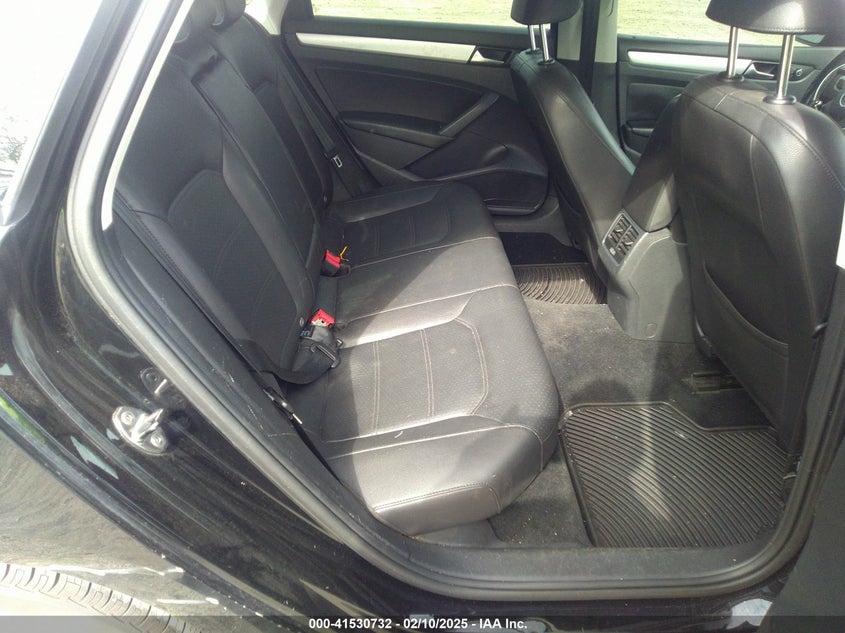 2013 VOLKSWAGEN PASSAT VIN: 1VWBH7A33DC126843