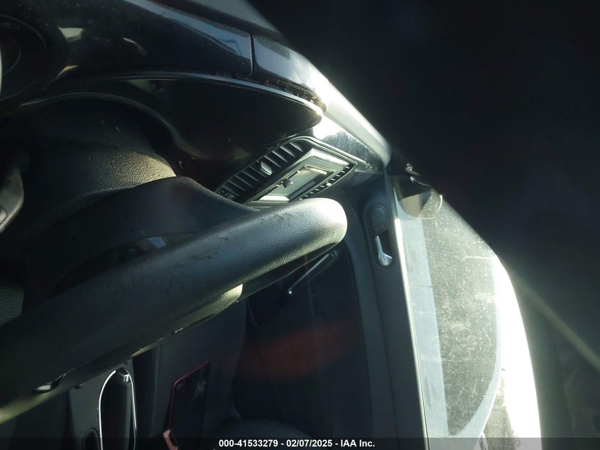 2013 VOLKSWAGEN BEETLE 2.5L ENTRY - 3VWFP7AT0DM644962