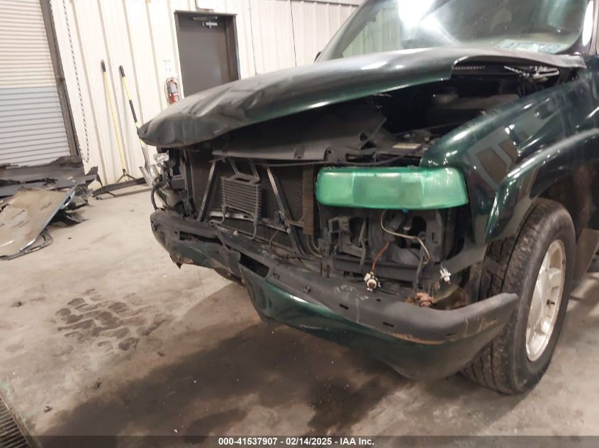 2002 Chevrolet Tahoe Z71 VIN: 1GNEK13Z02R187598 Lot: 41537907