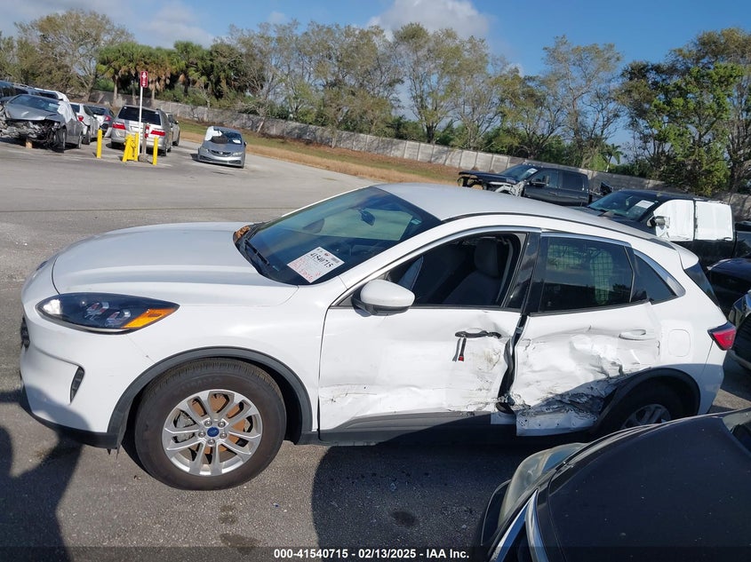 VIN 1FMCU0G67LUB73986 2020 FORD ESCAPE SE