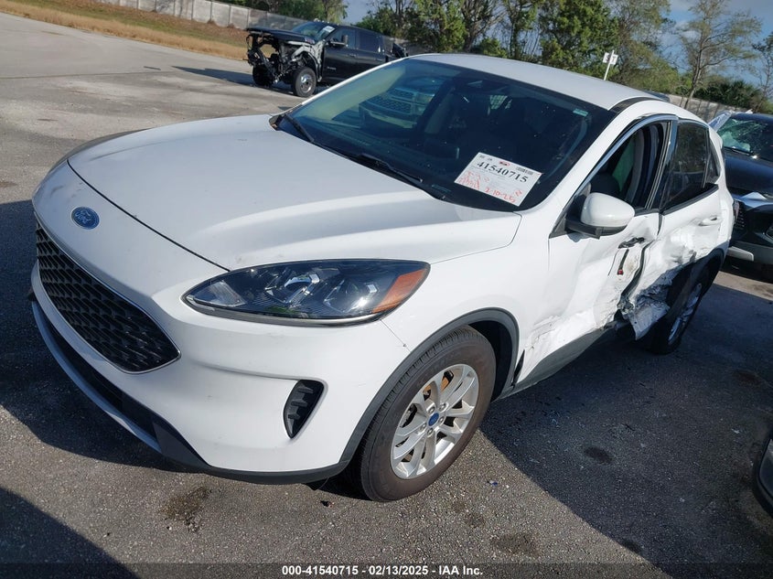 VIN 1FMCU0G67LUB73986 2020 FORD ESCAPE SE