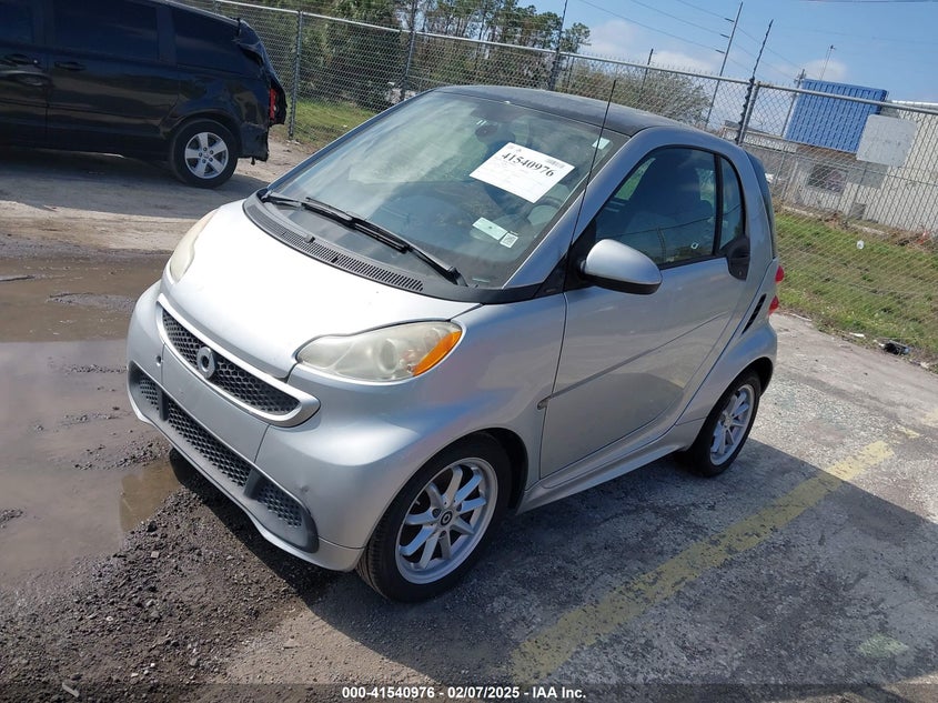 2012 SMART FORTWO VIN: WMEEJ3BA1CK560131