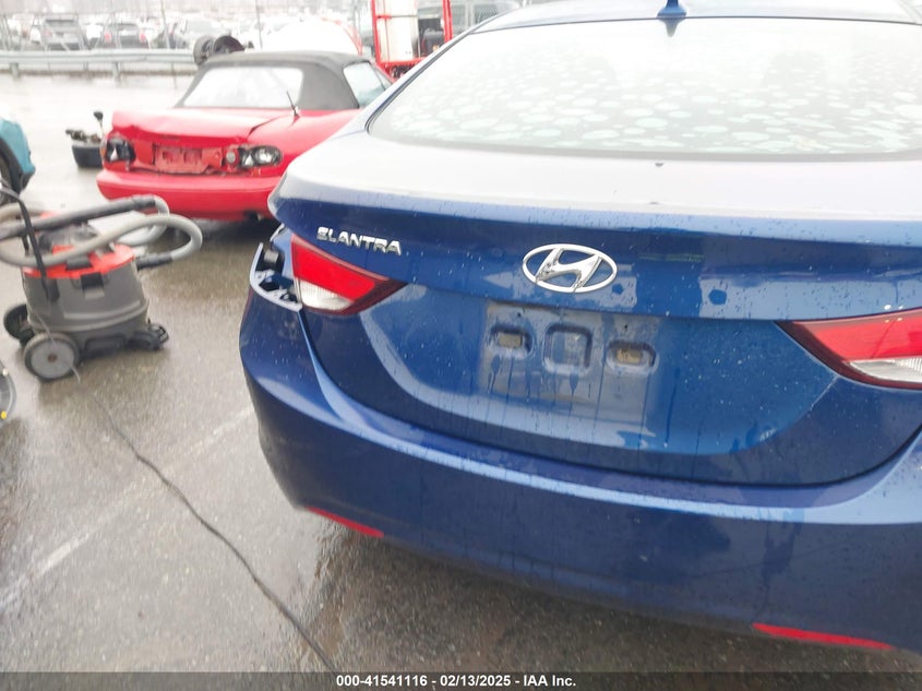 2013 HYUNDAI ELANTRA VIN: KMHDH4AE0DU835215