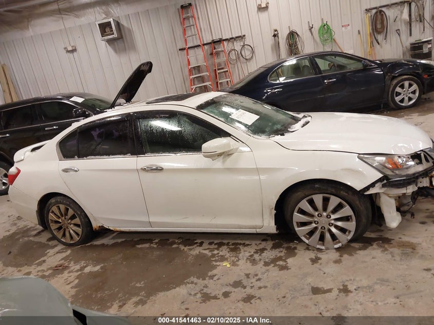 2013 HONDA ACCORD VIN: 1HGCR3F88DA800340
