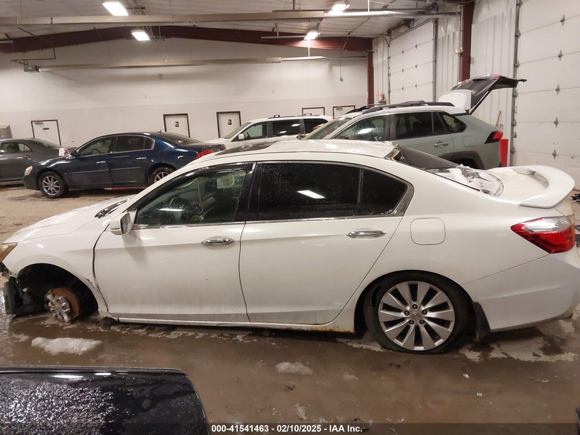 2013 HONDA ACCORD VIN: 1HGCR3F88DA800340