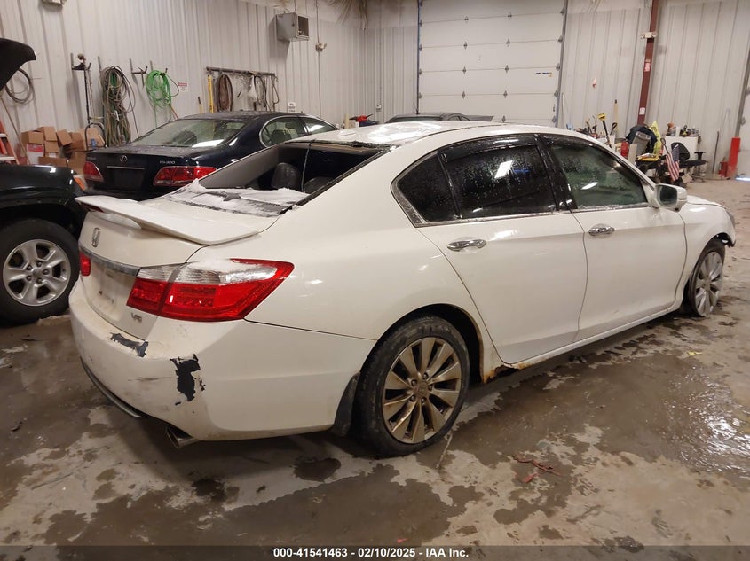 2013 HONDA ACCORD VIN: 1HGCR3F88DA800340