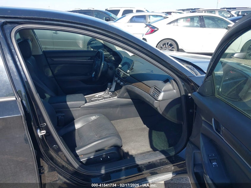 2018 HONDA ACCORD VIN: 1HGCV1F58JA137403