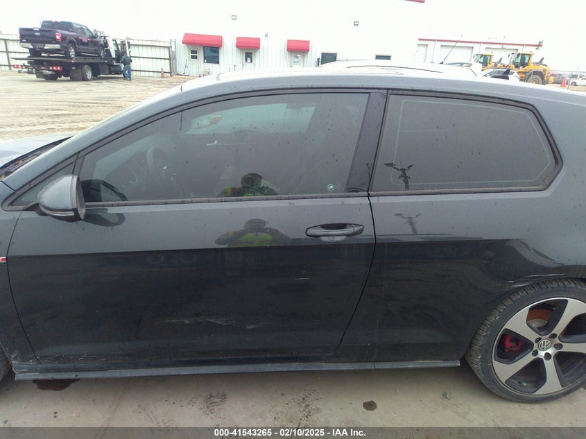 2015 VOLKSWAGEN GOLF GTI 2.0T SE 2-DOOR - 3VWTT7AU5FM057828