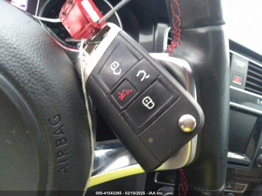 2015 VOLKSWAGEN GOLF GTI 2.0T SE 2-DOOR - 3VWTT7AU5FM057828