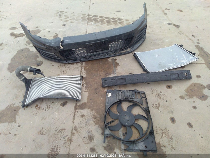 2015 VOLKSWAGEN GOLF GTI 2.0T SE 2-DOOR - 3VWTT7AU5FM057828