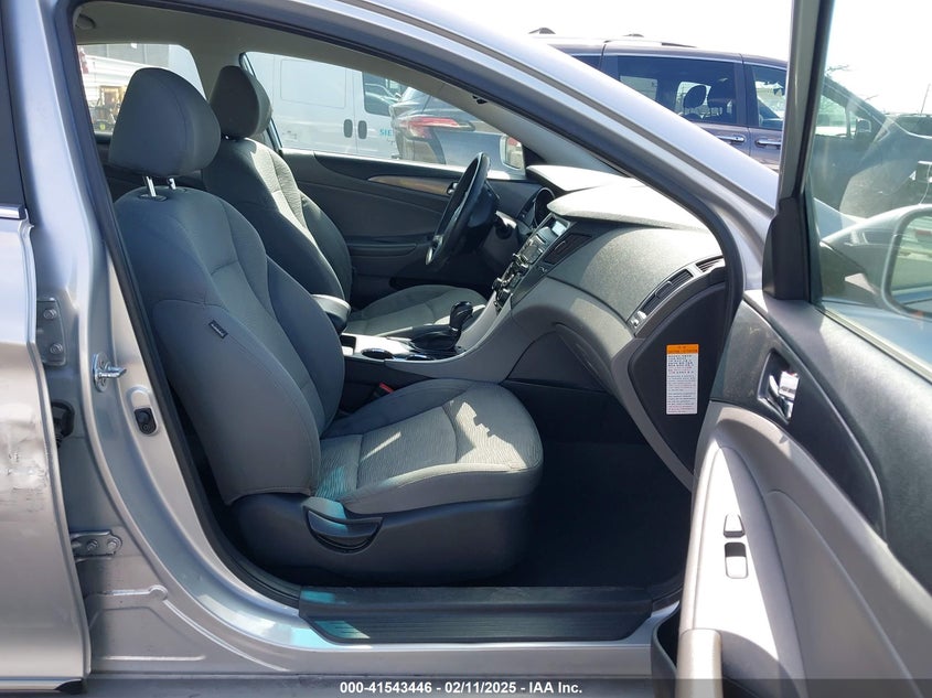 2012 HYUNDAI SONATA VIN: KMHEC4A48CA027852