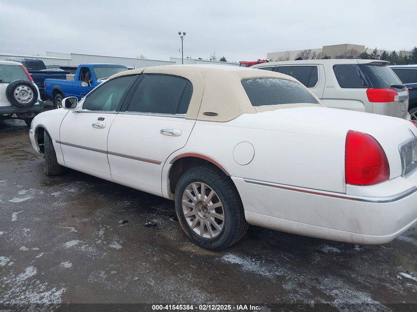 2006 LINCOLN TOWN CAR VIN: 1LNHM81V56Y613575