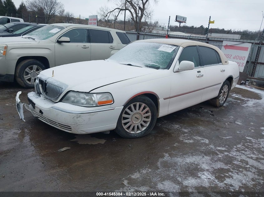 2006 LINCOLN TOWN CAR VIN: 1LNHM81V56Y613575