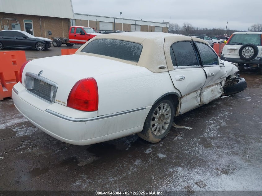 2006 LINCOLN TOWN CAR VIN: 1LNHM81V56Y613575
