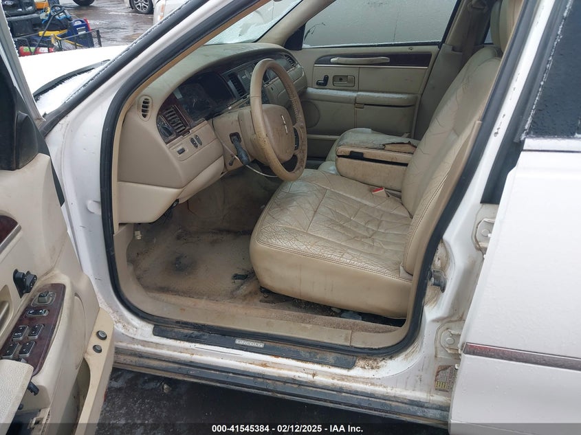 2006 LINCOLN TOWN CAR VIN: 1LNHM81V56Y613575