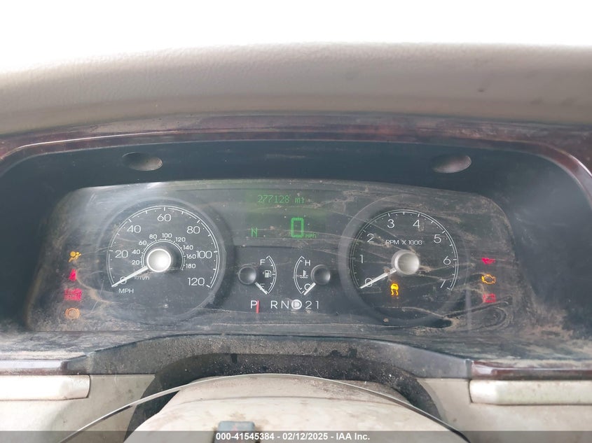 2006 LINCOLN TOWN CAR VIN: 1LNHM81V56Y613575