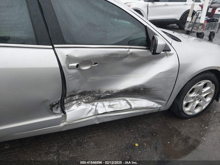 2011 FORD FUSION VIN: 3FAHP0HA1BR242834