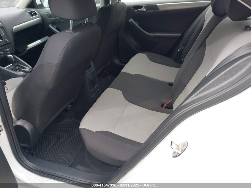 2017 VOLKSWAGEN JETTA VIN: 3VW2B7AJ8HM224240