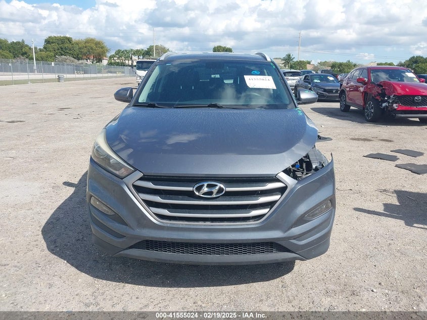 2017 HYUNDAI TUCSON SE - KM8J33A49HU443942