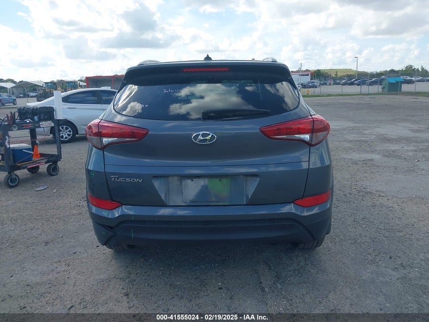 2017 HYUNDAI TUCSON SE - KM8J33A49HU443942