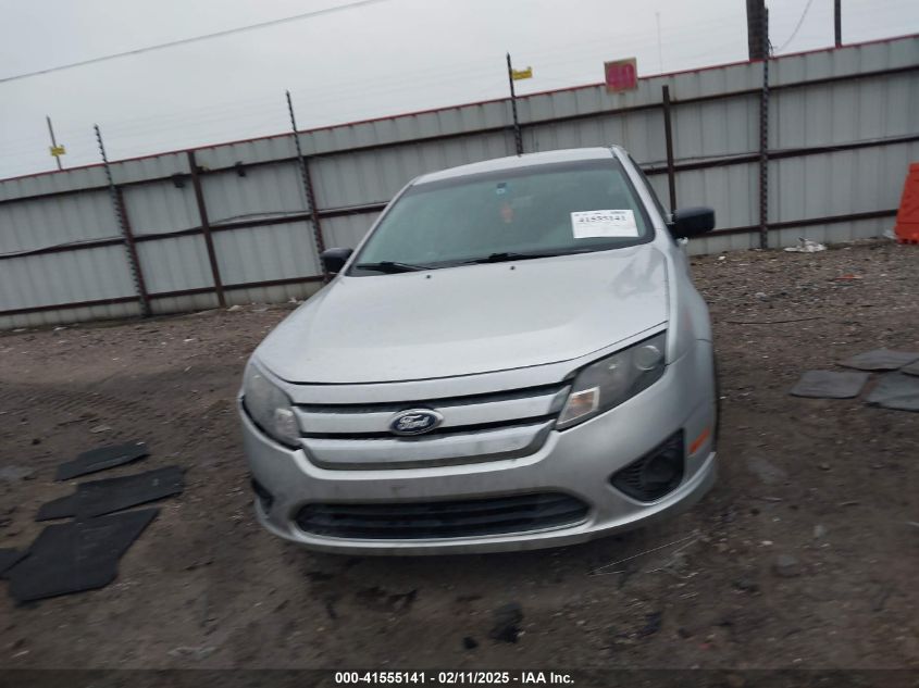 2012 Ford Fusion S VIN: 3FAHP0GA7CR137993 Lot: 41555141