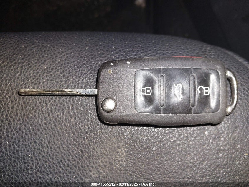 2011 VOLKSWAGEN JETTA VIN: 3VWDZ7AJ4BM380545