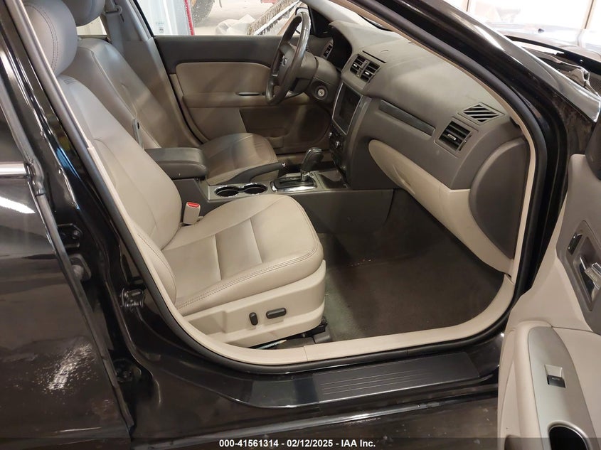 2011 FORD FUSION VIN: 3FAHP0JA2BR111969