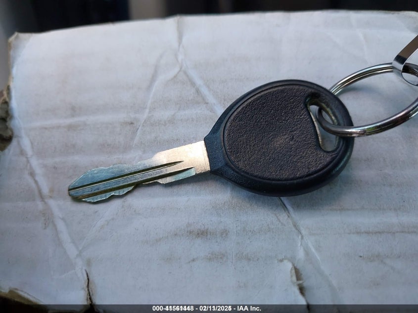 2001 Dodge Caravan Sport VIN: 2B8GP44331R303878 Lot: 41561448