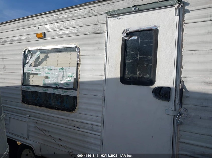1EB1T182441594226 2004   photo no. 15