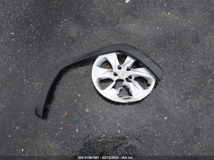 2019 TOYOTA RAV4 LE - JTMH1RFV4KJ008350