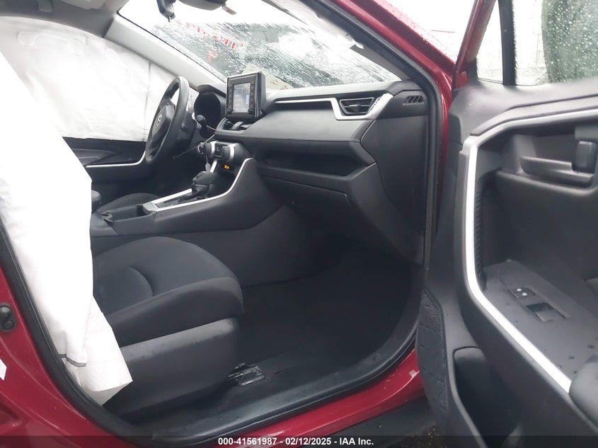 2019 TOYOTA RAV4 LE - JTMH1RFV4KJ008350