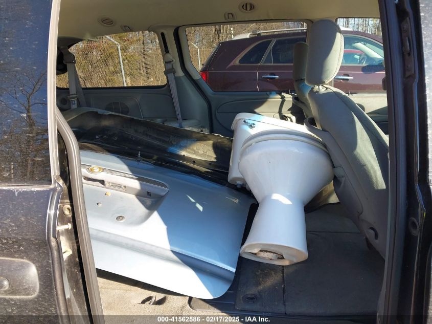 2005 Chrysler Town & Country Lx VIN: 2C4GP44R55R405598 Lot: 41562586