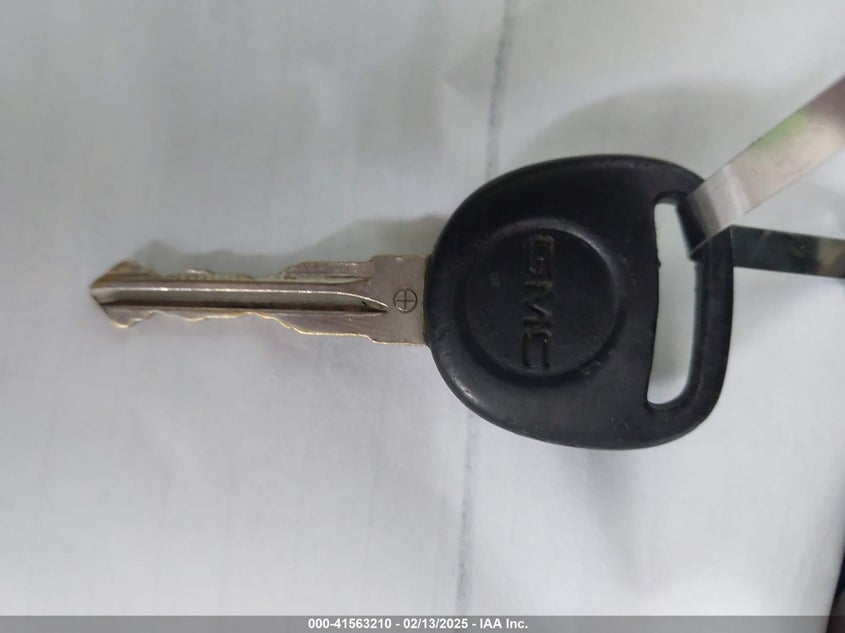 2013 GMC YUKON DENALI - 1GKS2EEF4DR186998