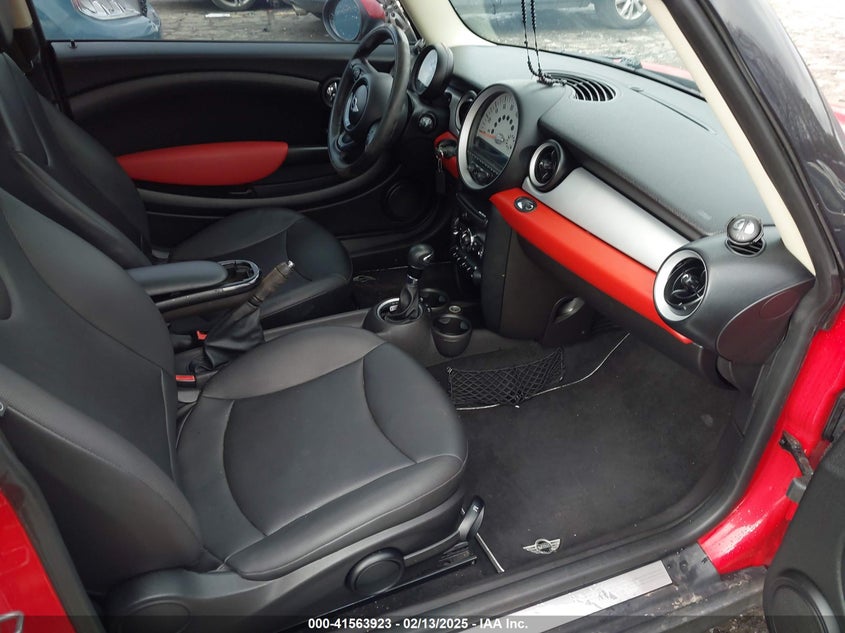 2012 MINI COOPER VIN: WMWSU3C58CT542601