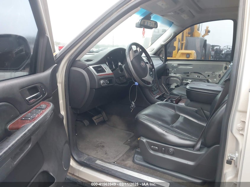 2008 CADILLAC ESCALADE VIN: 1GYEC63818R151366