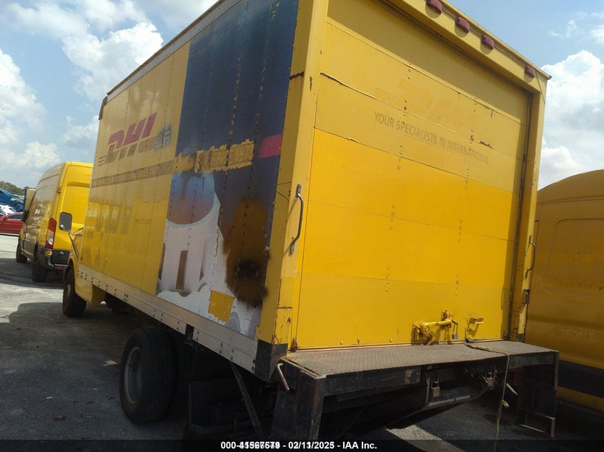 1GBJG31U141170732 2004 CHEVROLET  photo no. 3