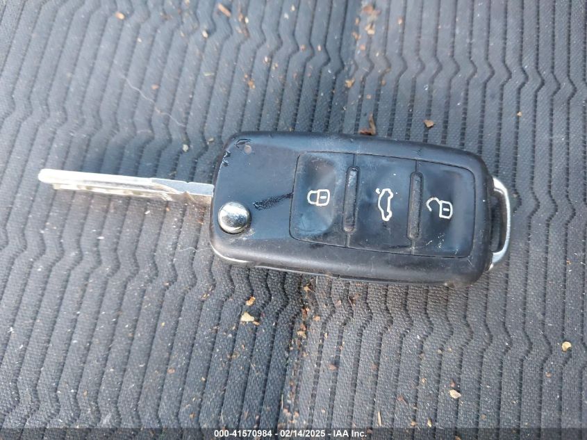 2014 Volkswagen Beetle 2.5L Entry VIN: 3VWFP7AT0EM624776 Lot: 41570984