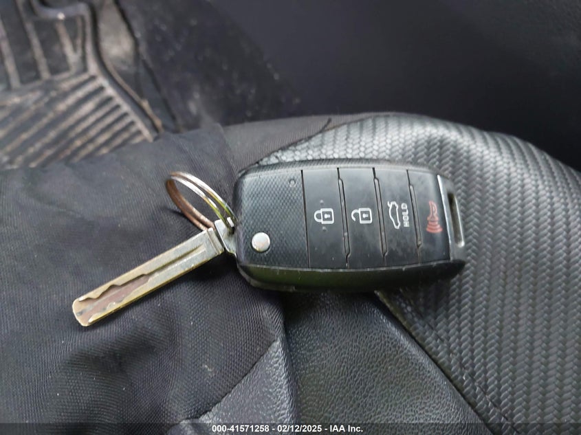 2015 KIA OPTIMA VIN: KNAGM4A79F5636656