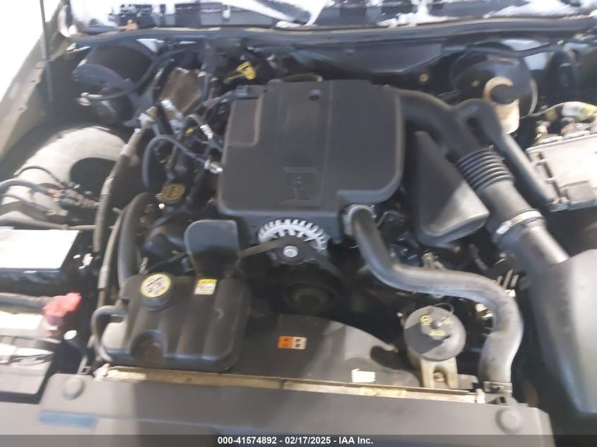 2008 Mercury Grand Marquis Gs VIN: 2MEFM74V48F632105 Lot: 41574892