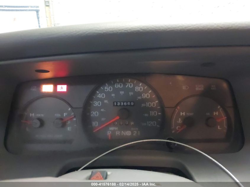 2005 Mercury Grand Marquis Gs VIN: 2MEFM74W25X628977 Lot: 41576188