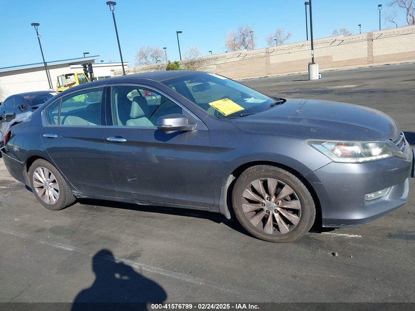 2013 HONDA ACCORD VIN: 1HGCR3F88DA014795