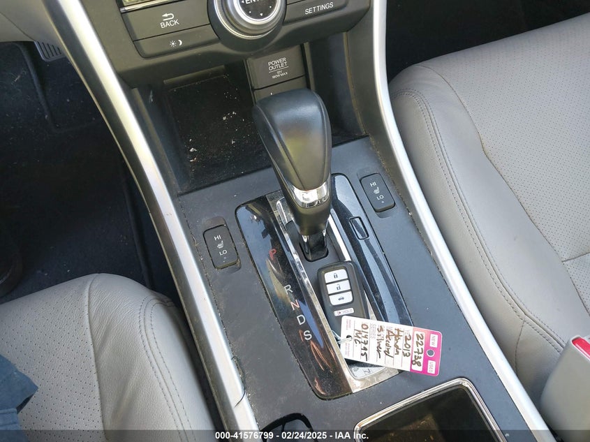 2013 HONDA ACCORD VIN: 1HGCR3F88DA014795